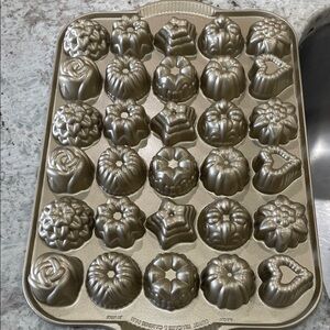 Nordicware tea cake /candies pan